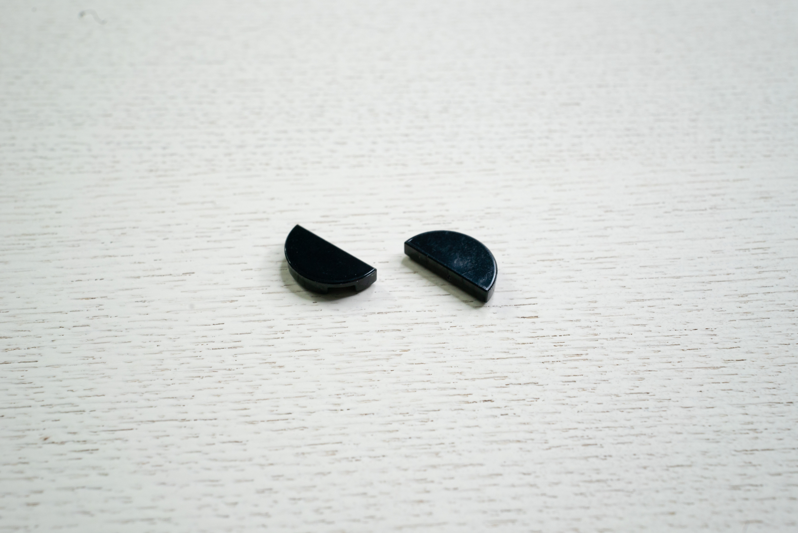 気になるパーツ3：1×2サイズの半円タイル。これは2×2サイズの円タイルの半分なのだが、これはこれで有効利用できる。1×1サイズの4分の1円タイル2つでも代用できるが、こちらのほうがラクな場合もあるだろう