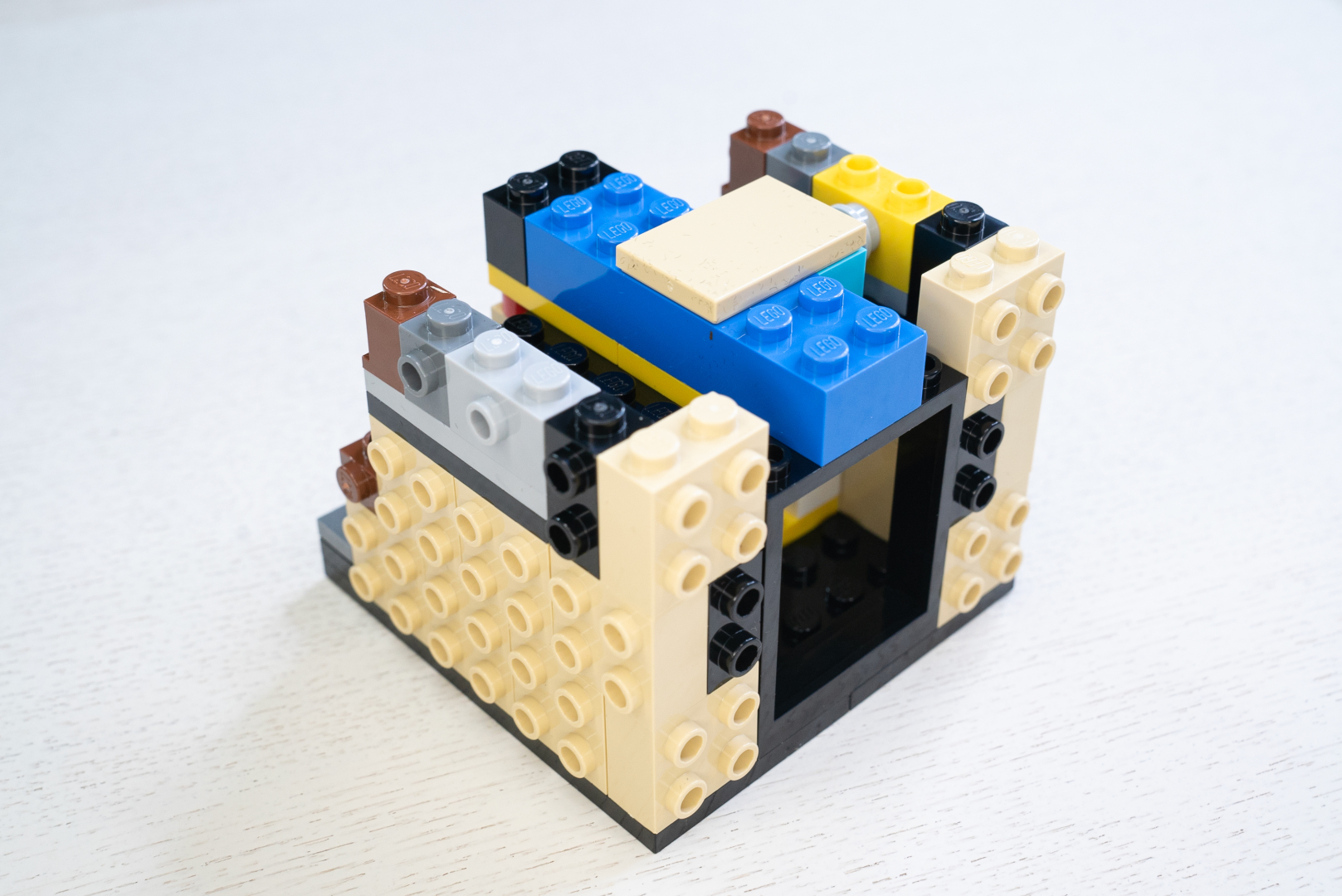 袋1では、まず中心となるボックスを組むことから始まる。これがレックスになるんて！