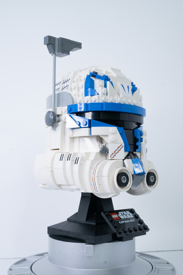 袋5は、4の逆で右頬を作る。加えて、指揮官らしいアンテナ系のパーツも付ける。この部分が左右非対称になるのだが、内側を組んでいる段階から強度を意識した接続法が取られているのが凄い