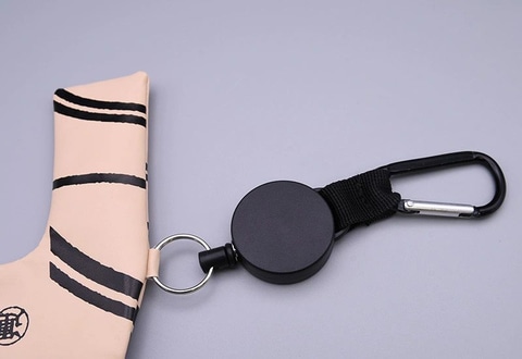 ゴールデンカムイ」より刺青人皮モチーフのフェイクレザーコインケース