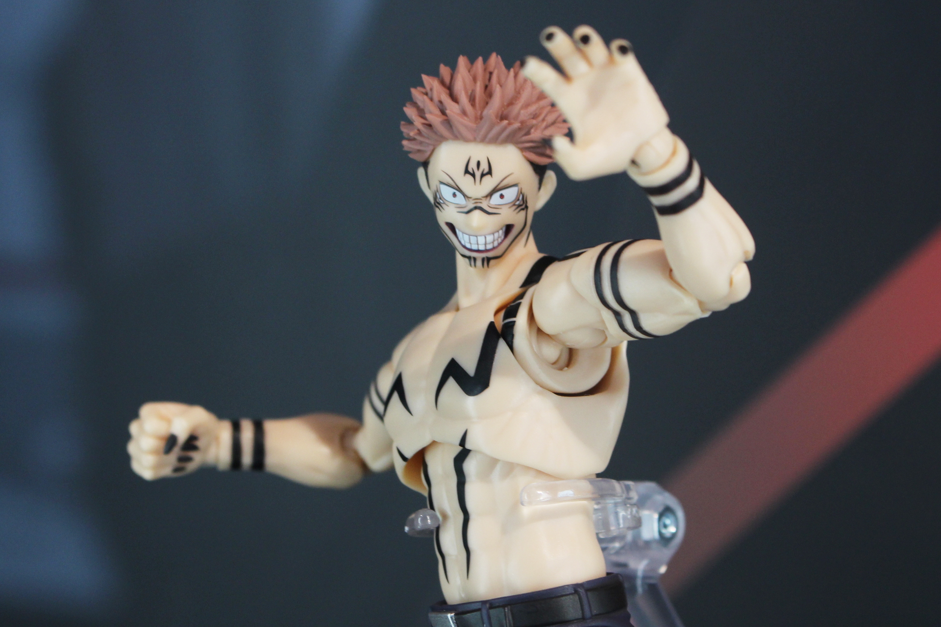 虎杖に受肉した両面宿儺の姿がアクションフィギュアに