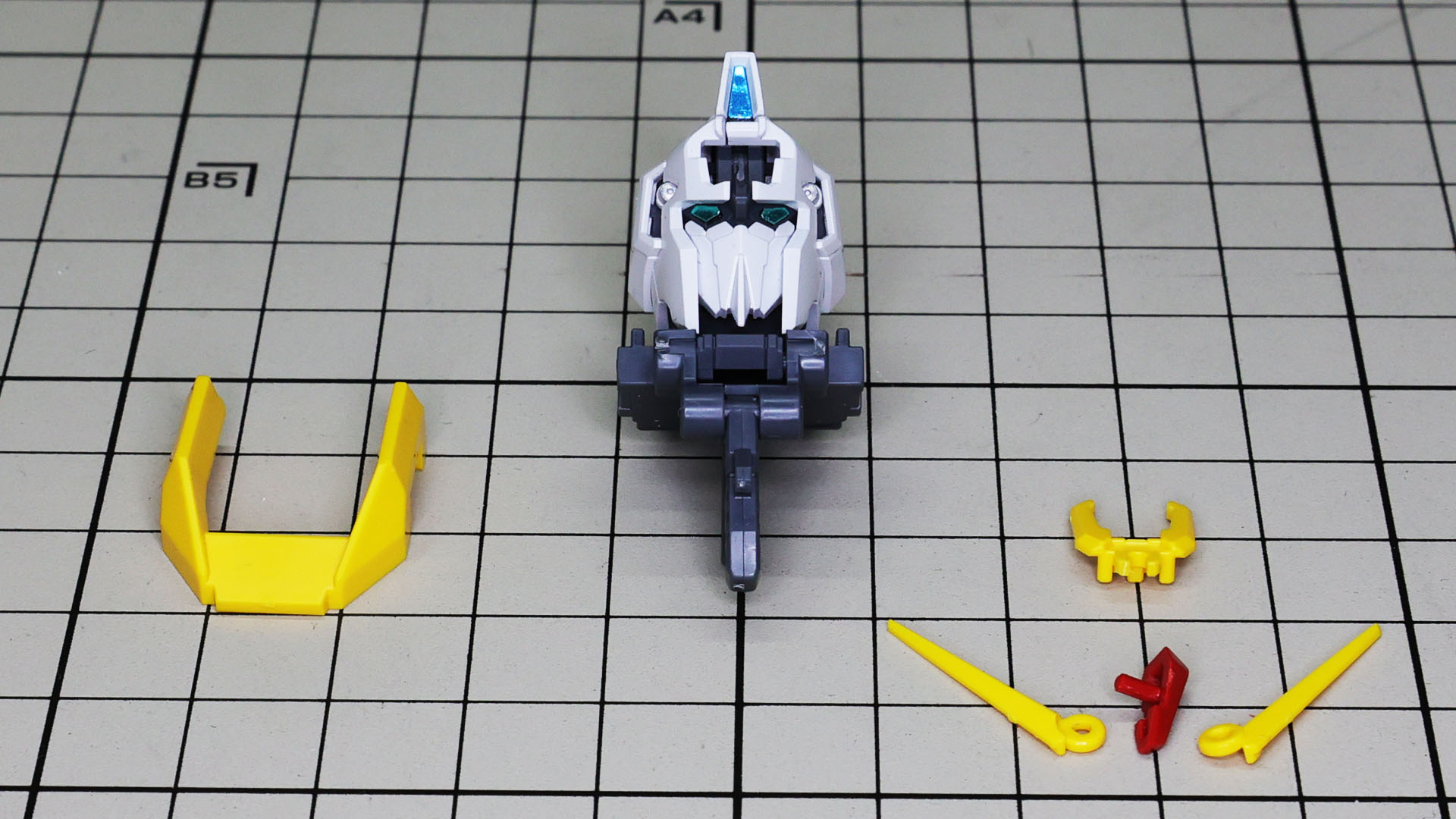 アンテナを組み付けます。今回はもちろん可動アンテナで！