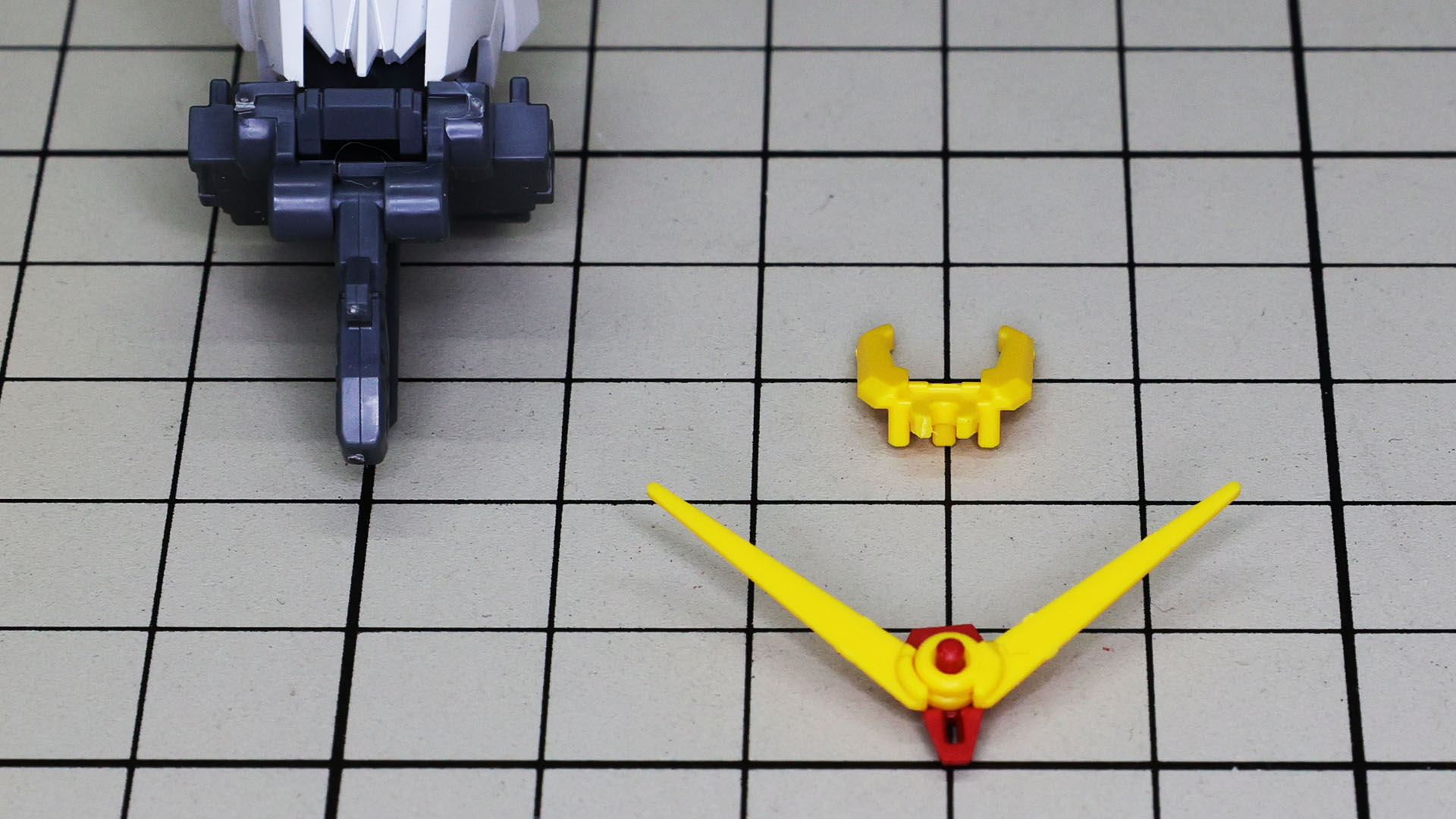 アンテナは中央の軸で回転可動します