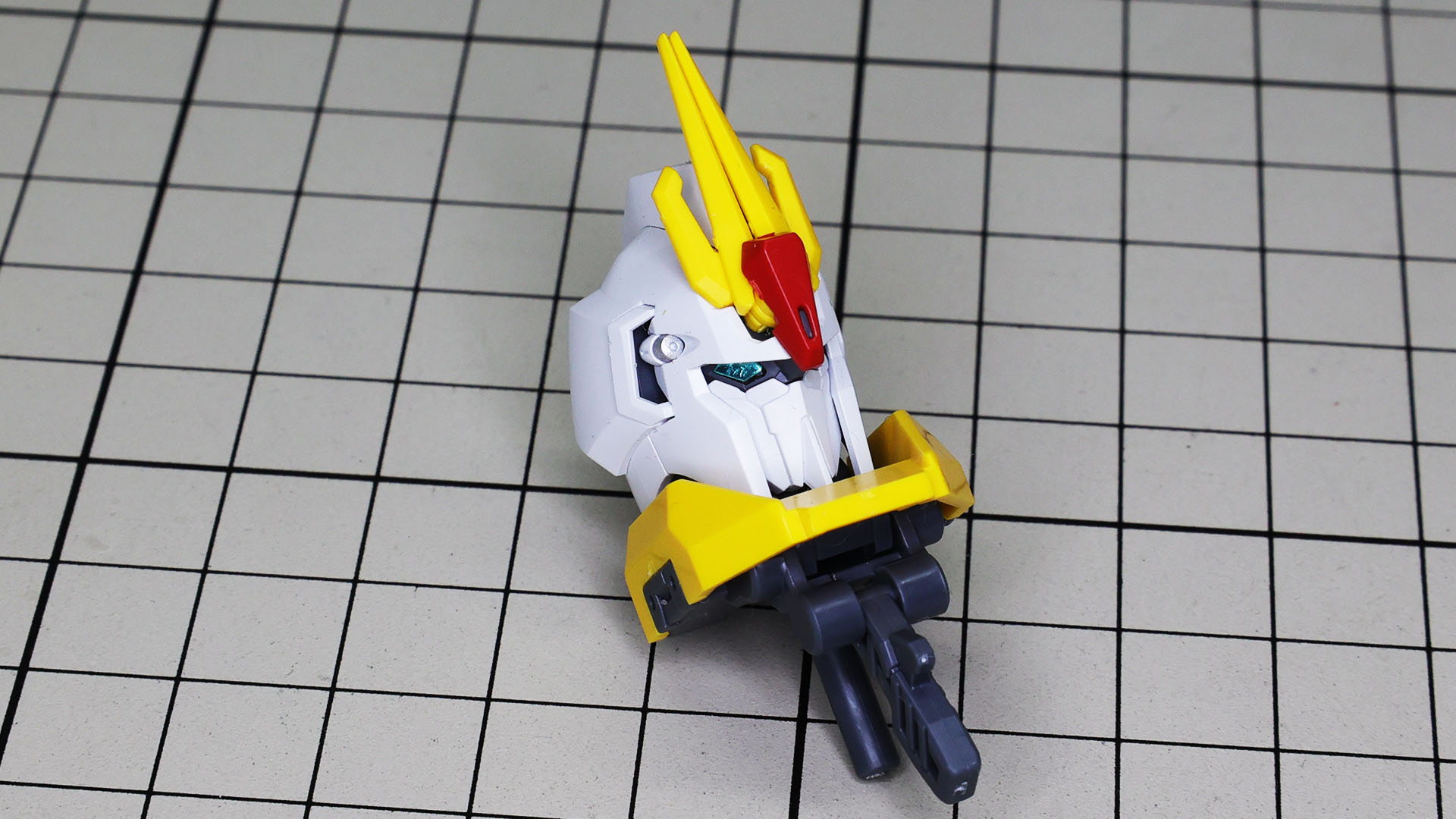 余剰パーツは保管しておきましょう。そしてダカールでアッシマーを助けられそうな首の角度！ 全て組み上がってこれができたら最高です。