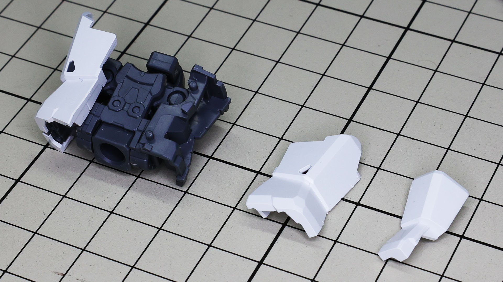 頭部とドッキングさせます