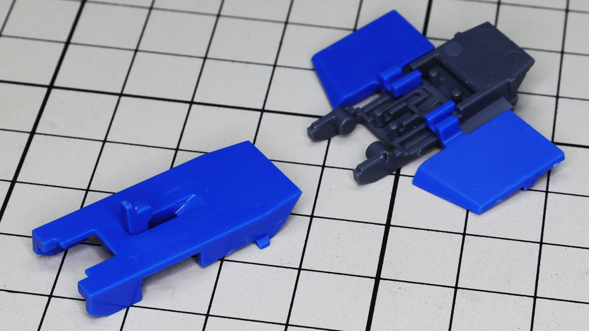 左右の装甲は……