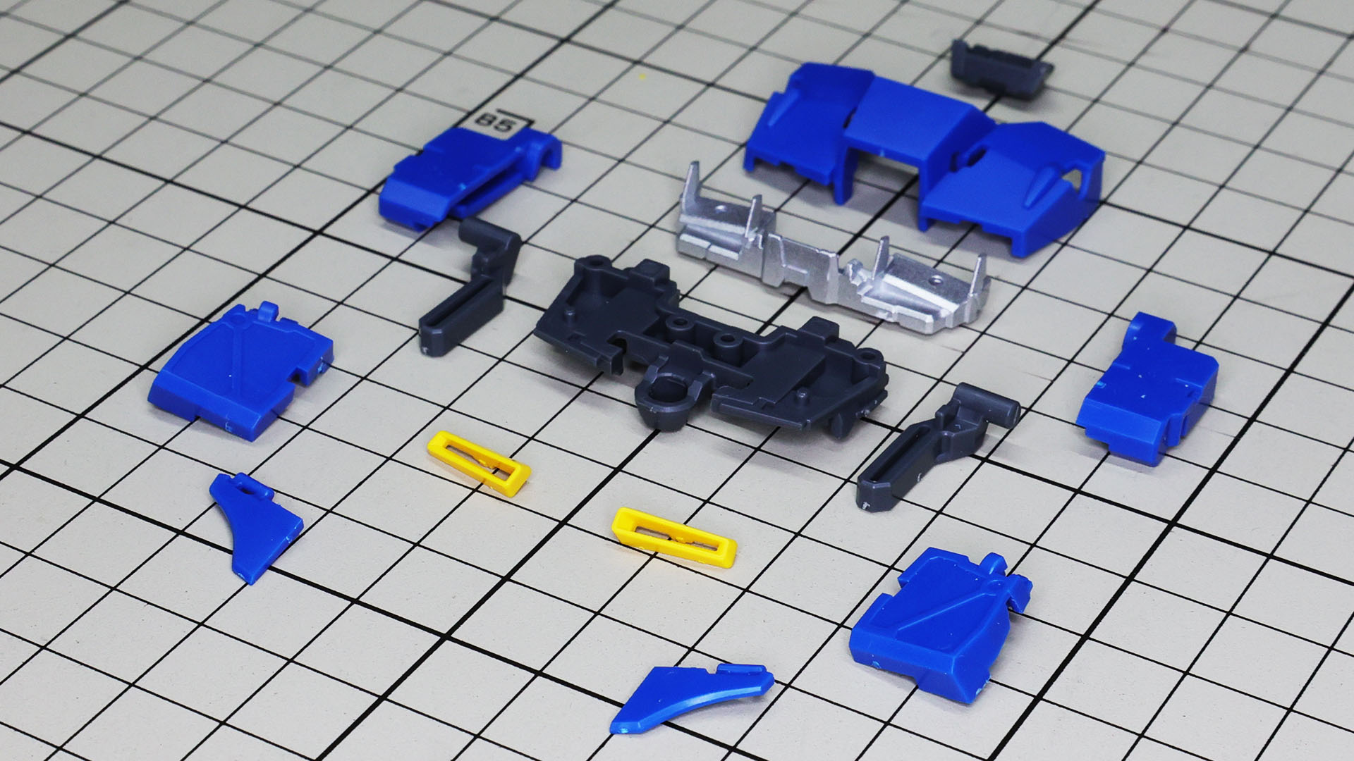 ボディ前部装甲はディテール満載！