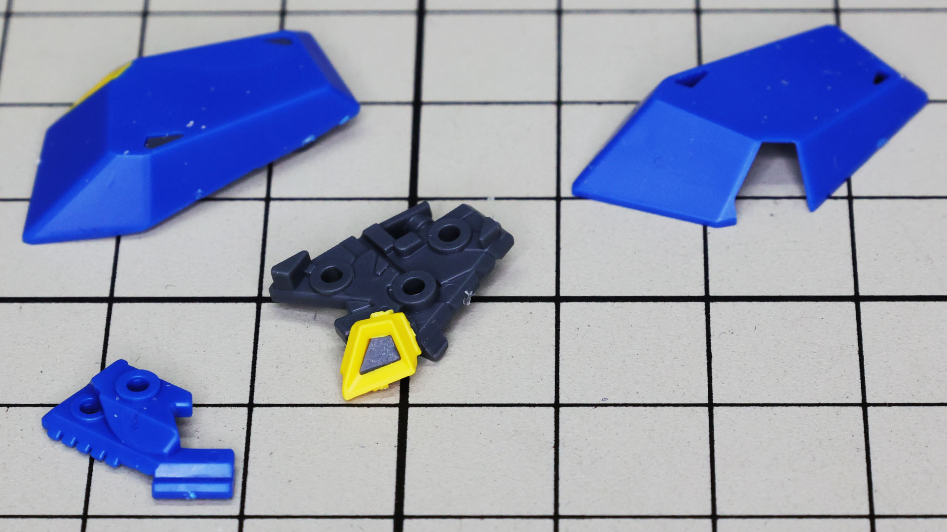 黄色のノズルパーツがとても小さく、さらに押し込むのではなく上からはめ込む構造のせいもあり外れやすい印象です