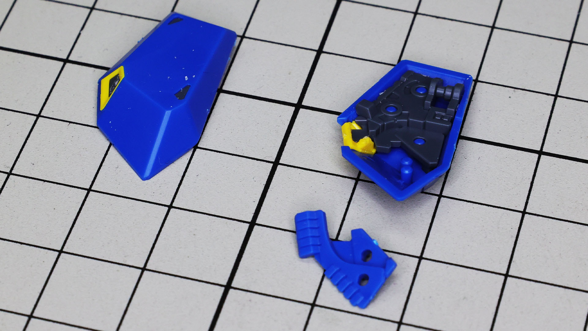 ノズル部は裏からカバーします