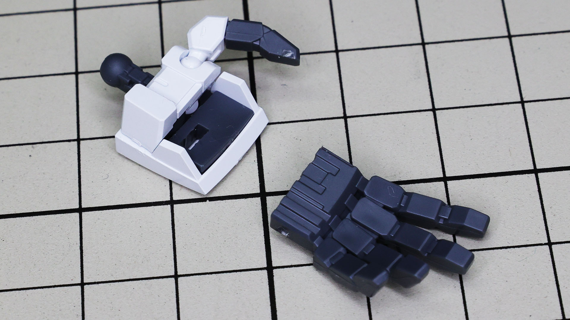 ウェイブ・ライダーへの変形時は握りこぶしを使います