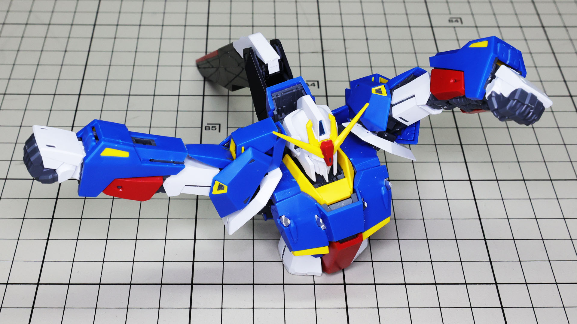 肩部が回転することで思いっきり派手なアクションもとれそうです