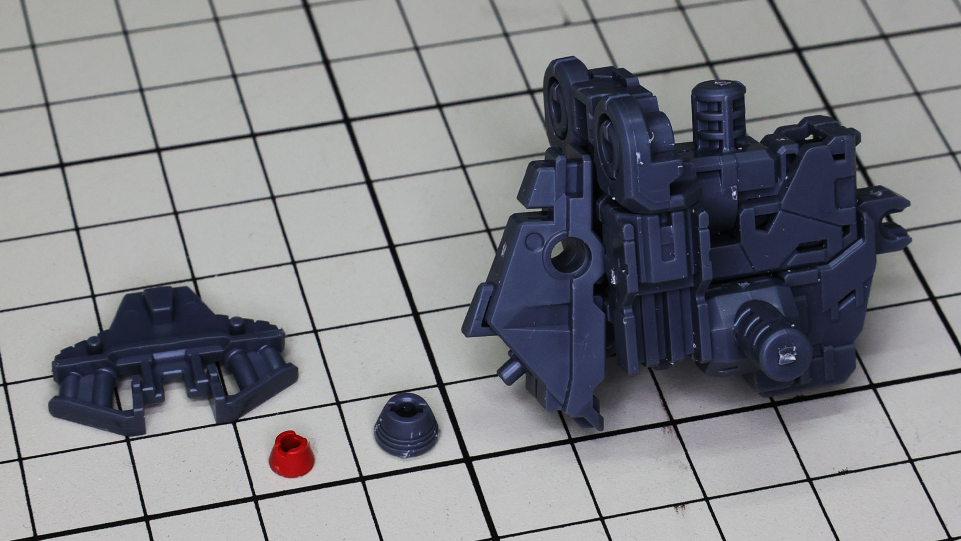 リアアーマーには小さいバーニアノズルがあります