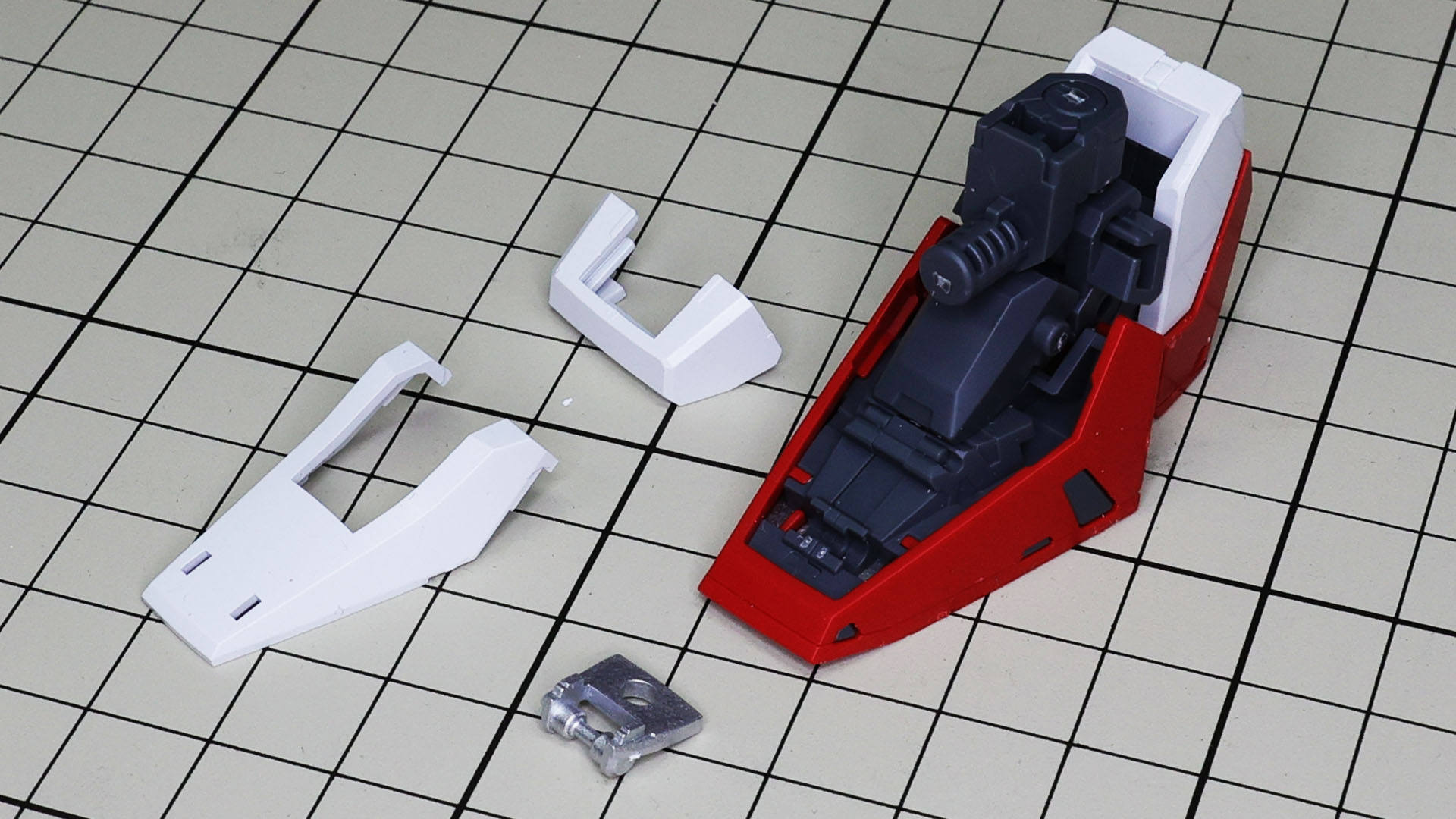 上下から挟み込むだけですから難しくはありません