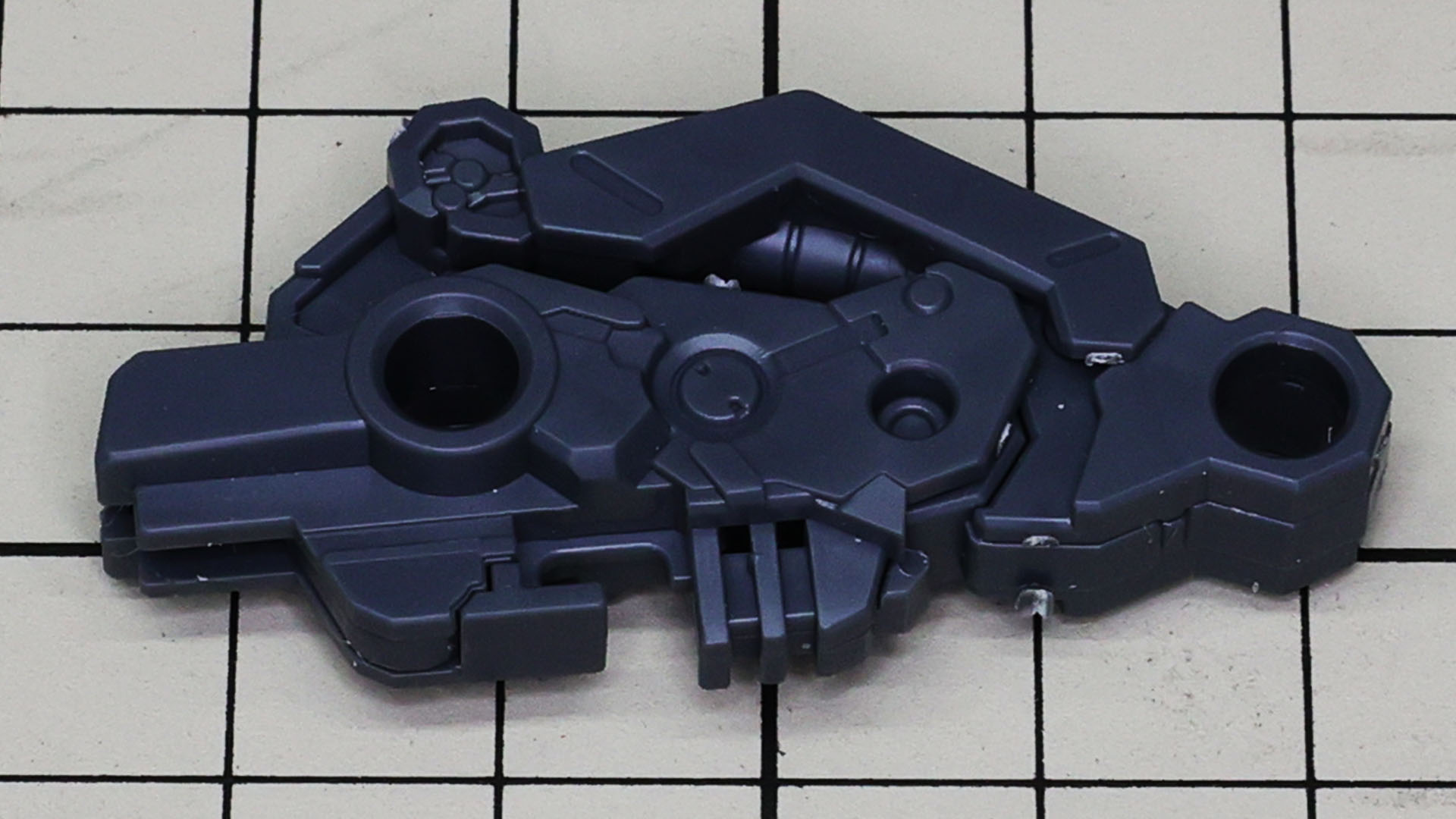 モビルスーツ時の伸びた膝関節