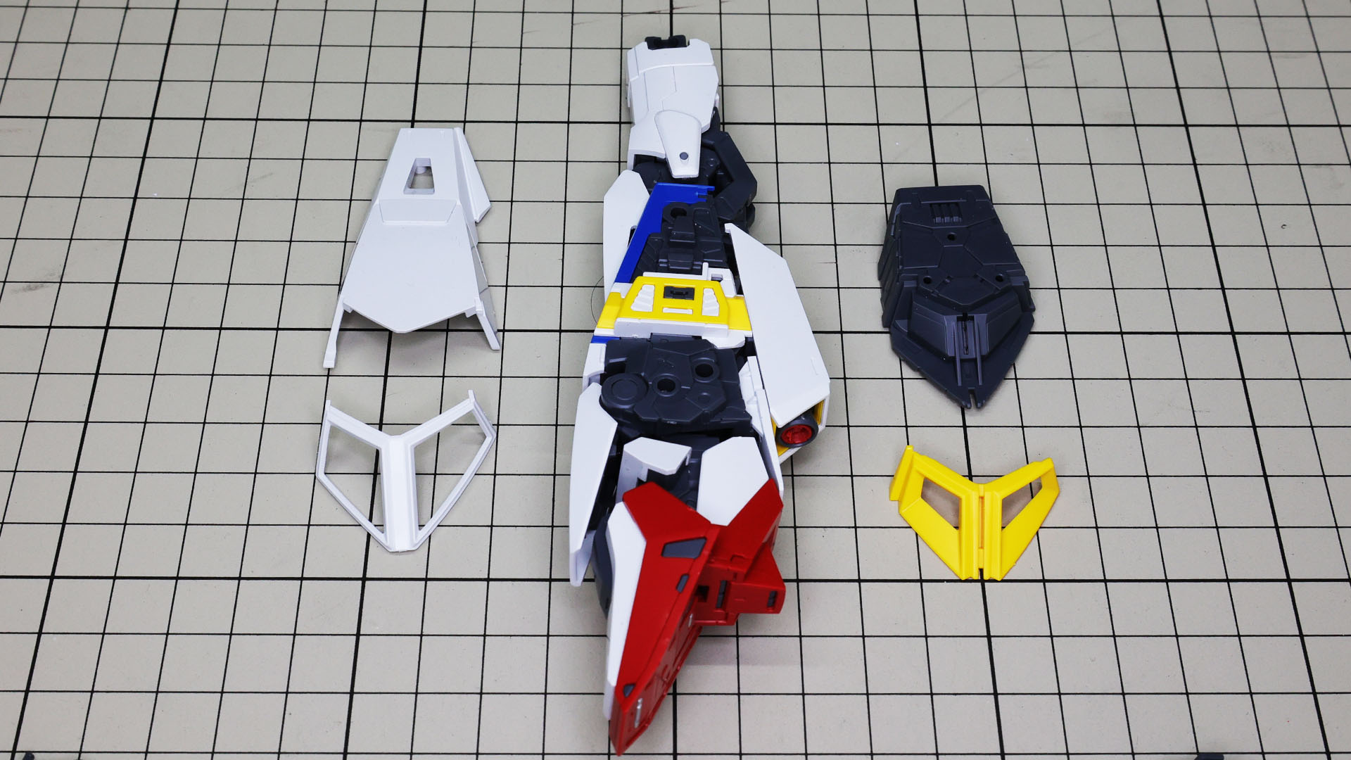 黄色のディテールもパーツ分けされているのでシールを貼らずに済むのがうれしい