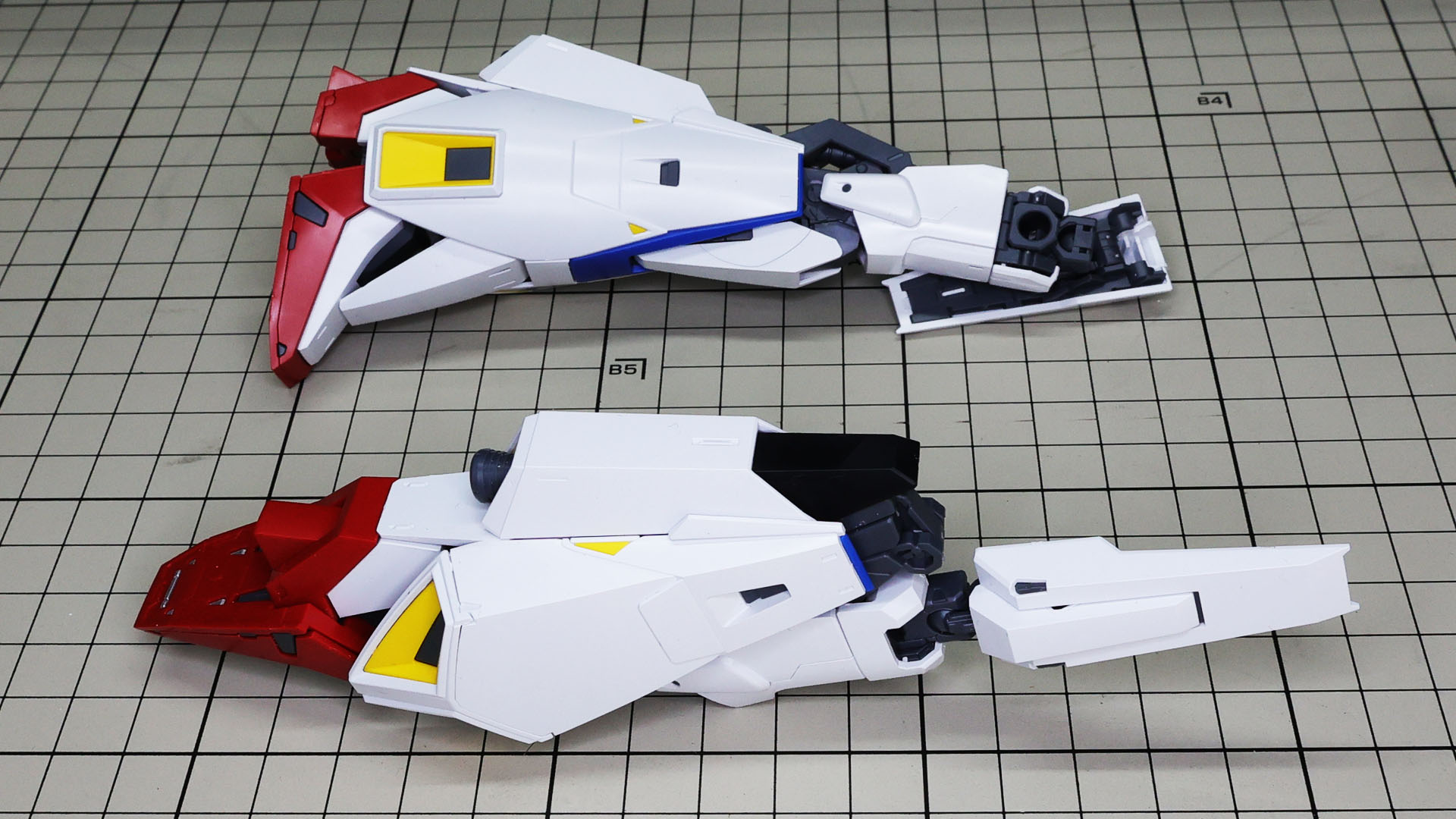 両脚を変形させました。もう少しでゼータが完成します！