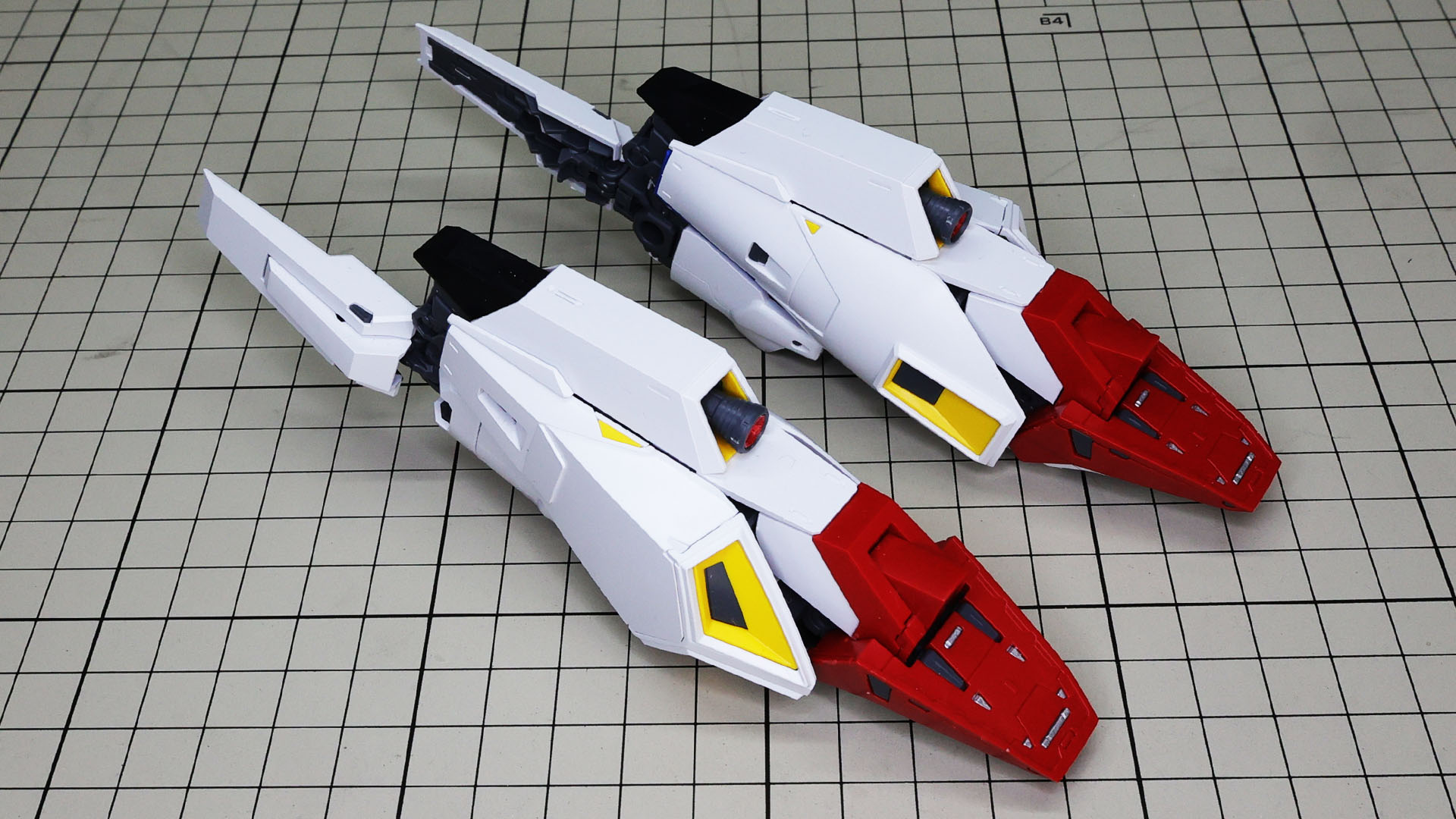 両脚を変形させました。もう少しでゼータが完成します！