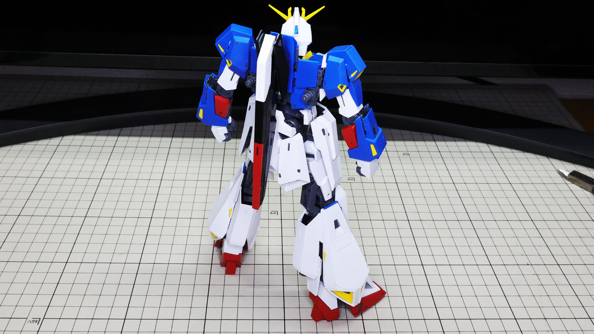 「機動戦士ガンダムZZ」ではテール・スタビライザーのみ装備した状態もありましたね