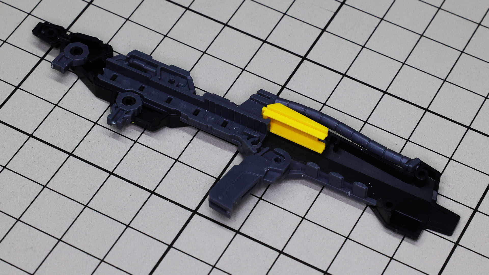 左右から挟み込むモナカ割りを感じさせないハイディテールが楽しい