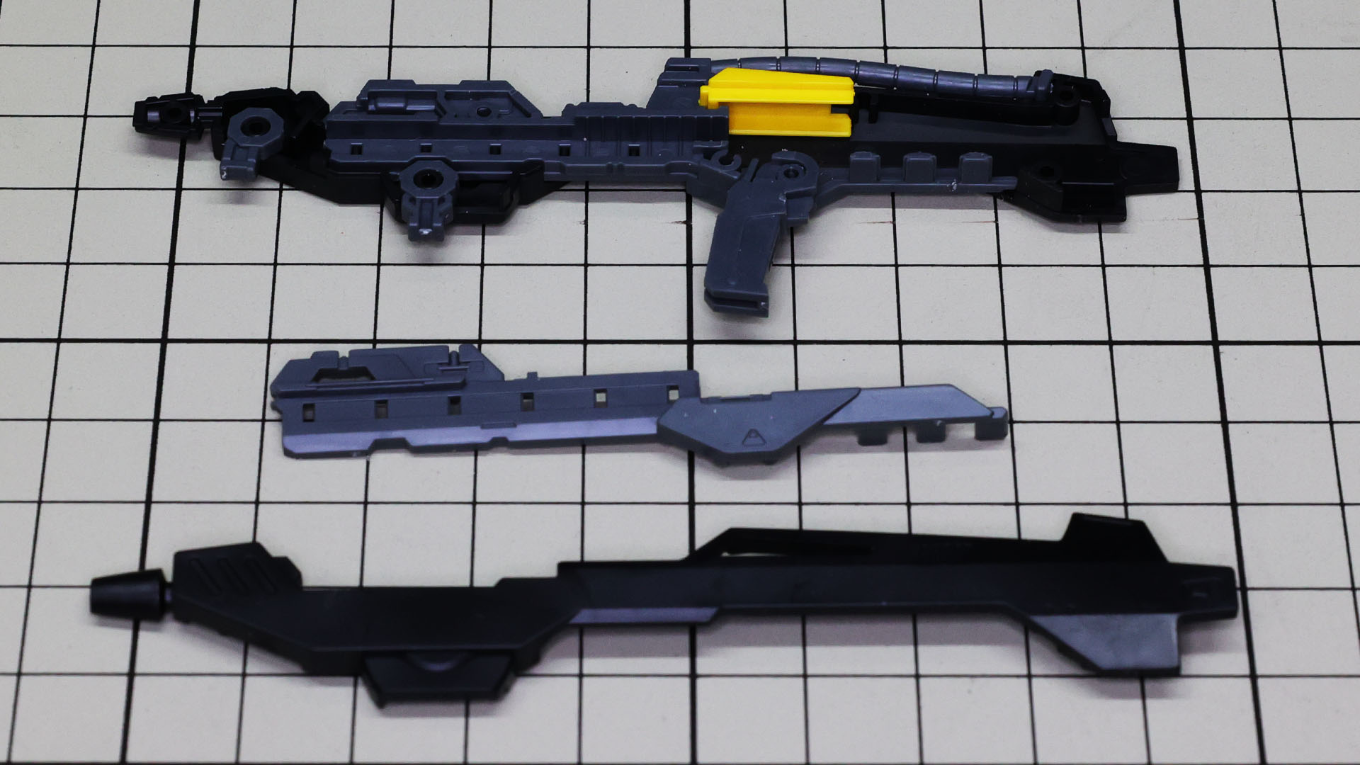 左右から挟み込むモナカ割りを感じさせないハイディテールが楽しい