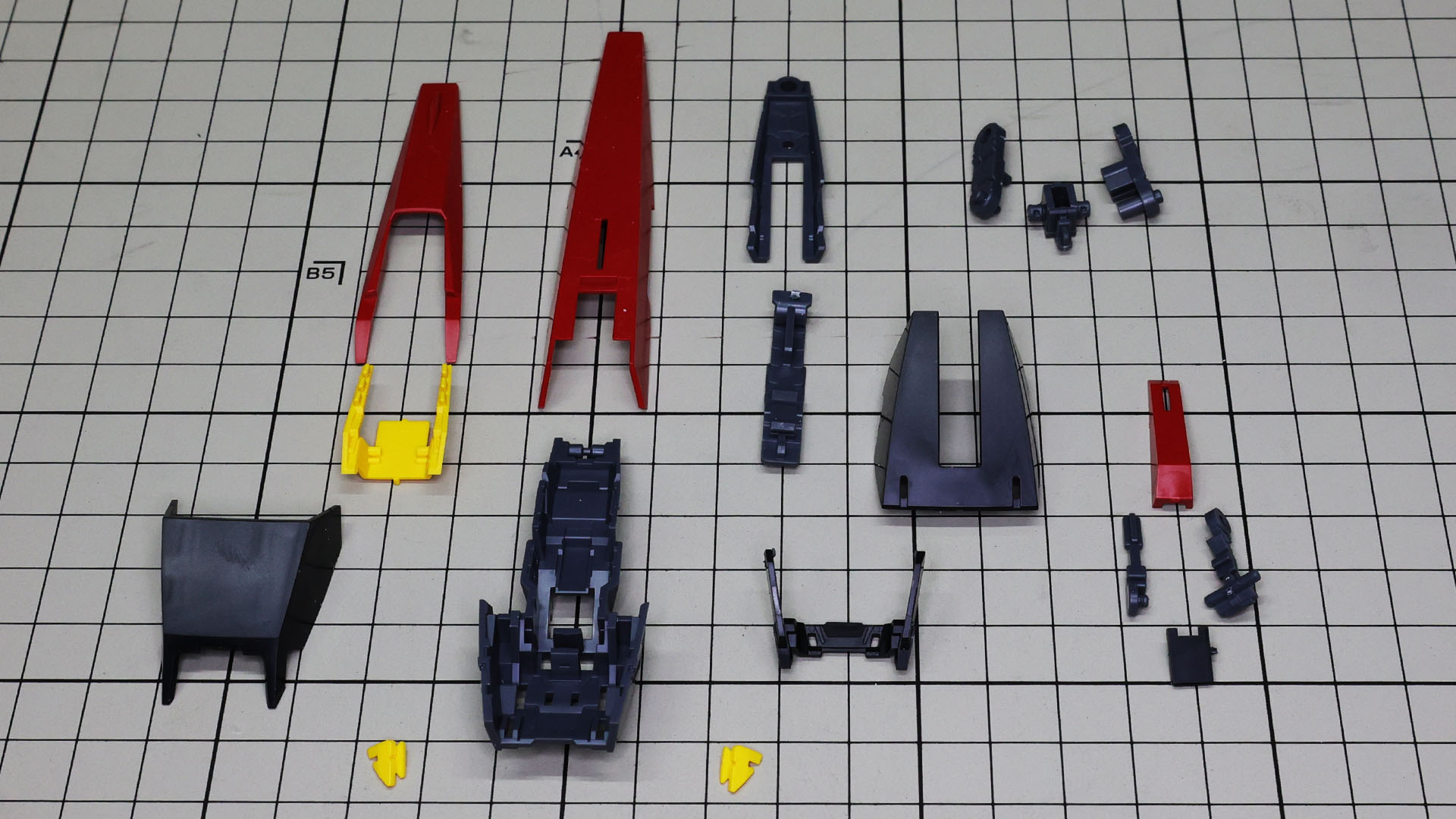 シールドも結構な数でパーツ割りされています