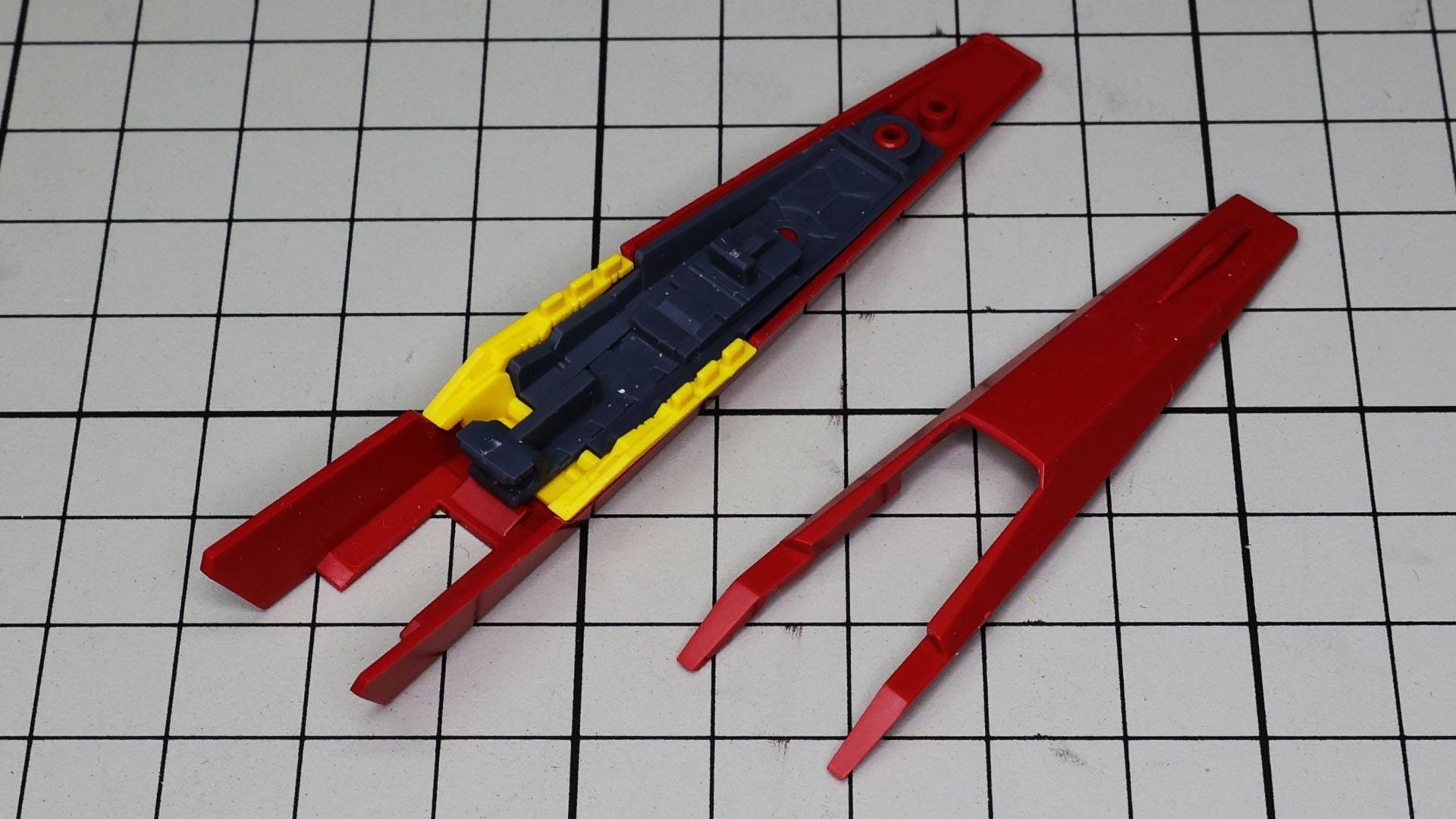 このディテールパーツはシールド表面にも作用します