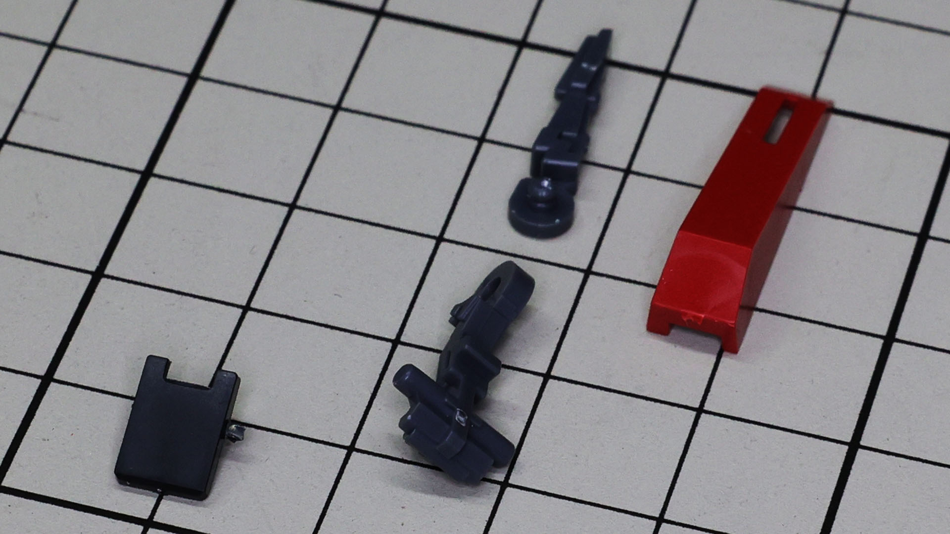 シールドにあるランディング・ギアを組みます