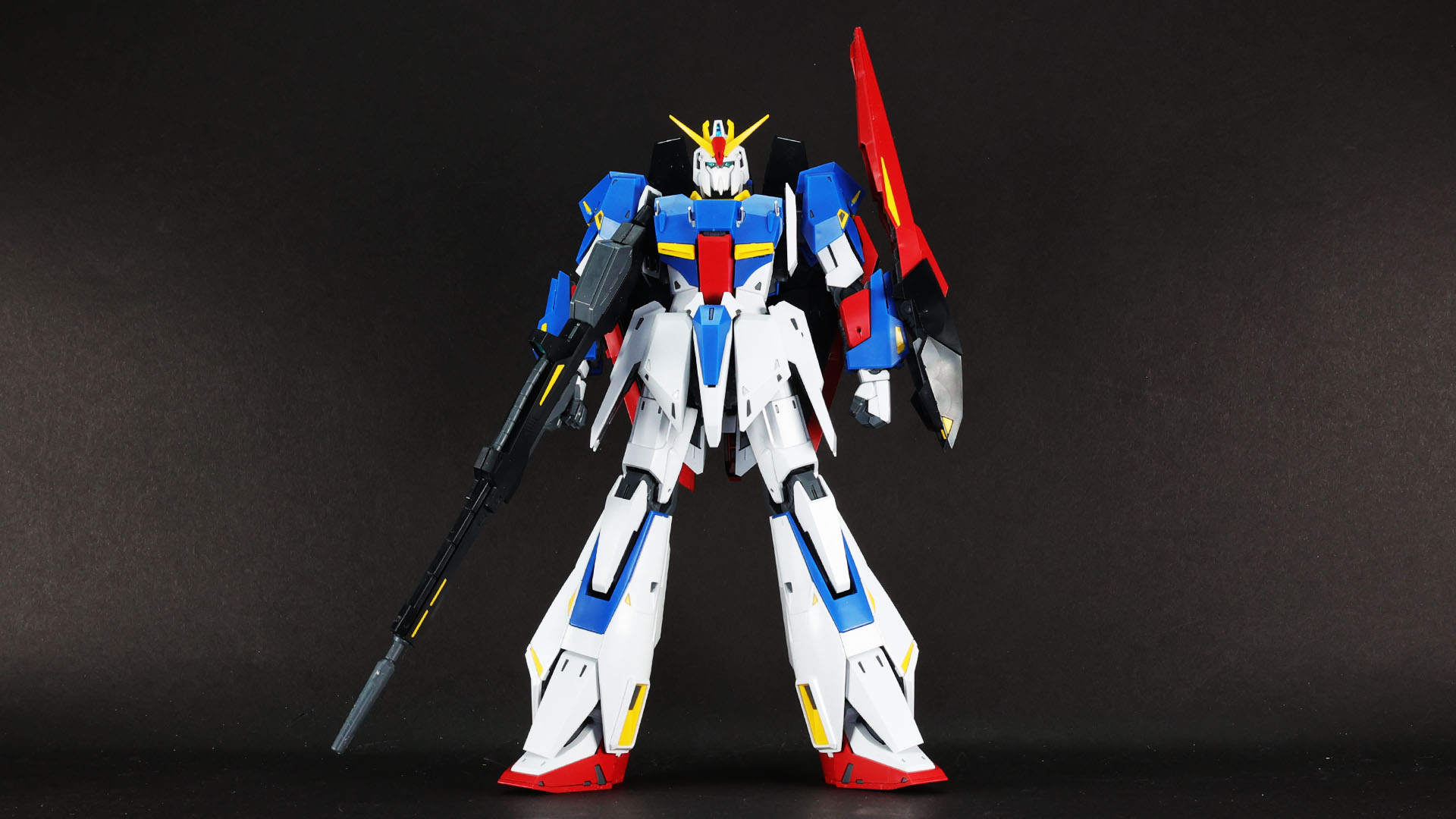 劇中を彷彿させる変形をするとは信じがたいスタイリングを実現