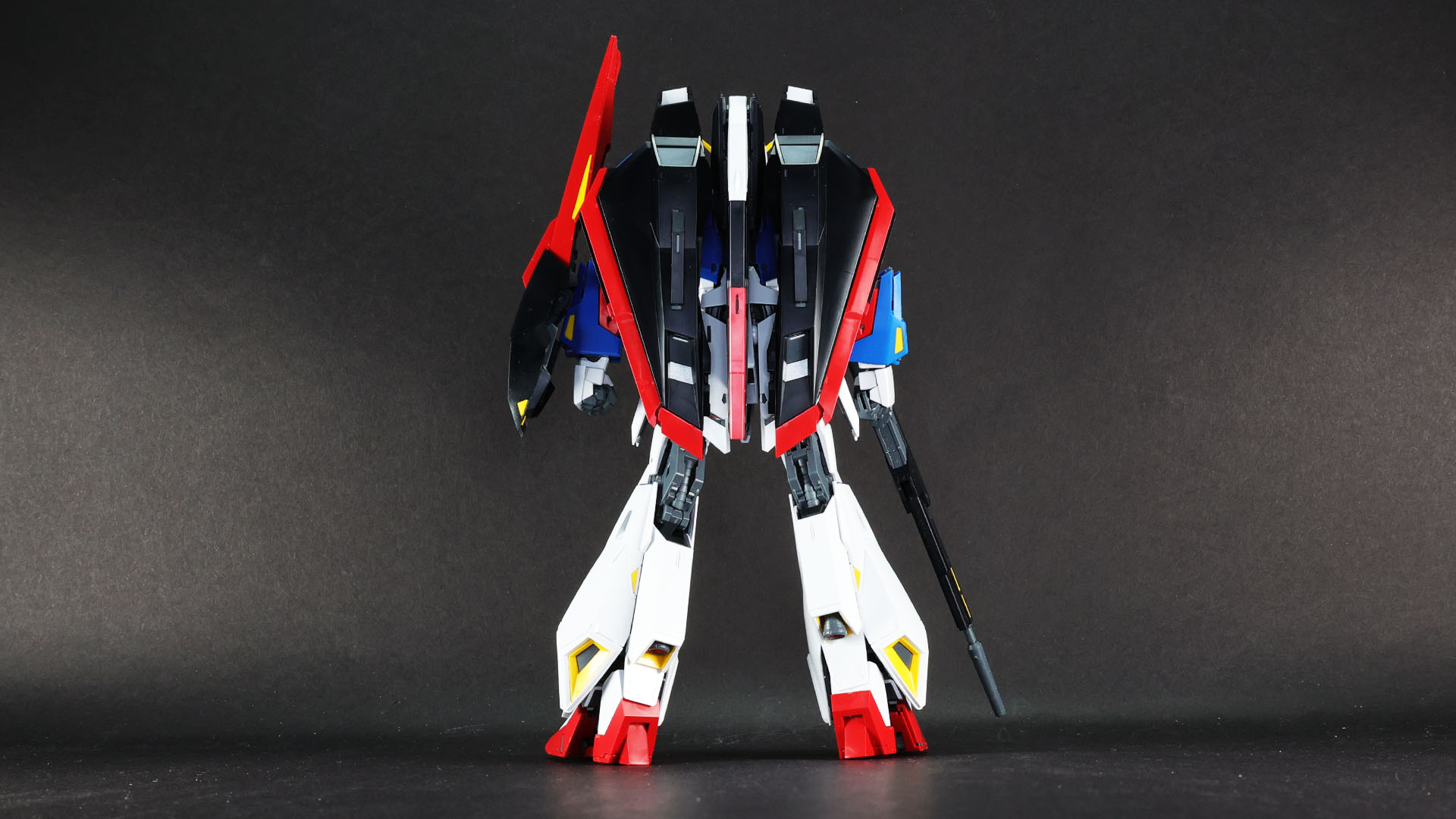 フライング・アーマーも余計なディテールがなくなり、アニメ準拠に