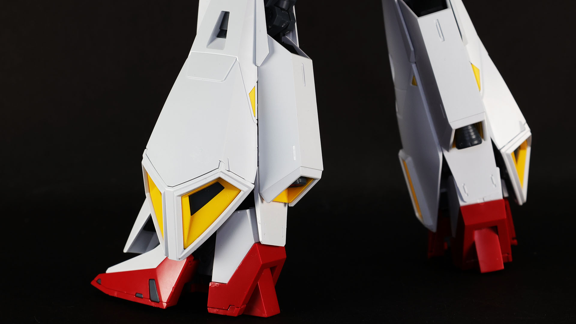 フライング・アーマーには収納式ランディング・ギアを装備