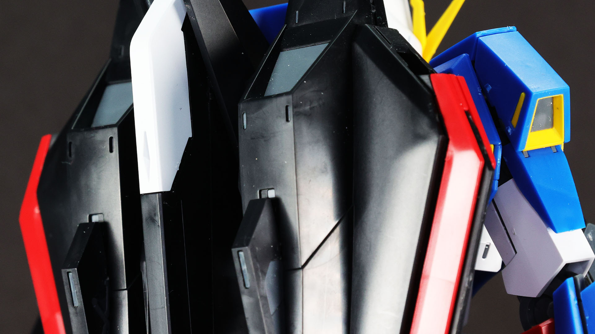 フライング・アーマーには収納式ランディング・ギアを装備