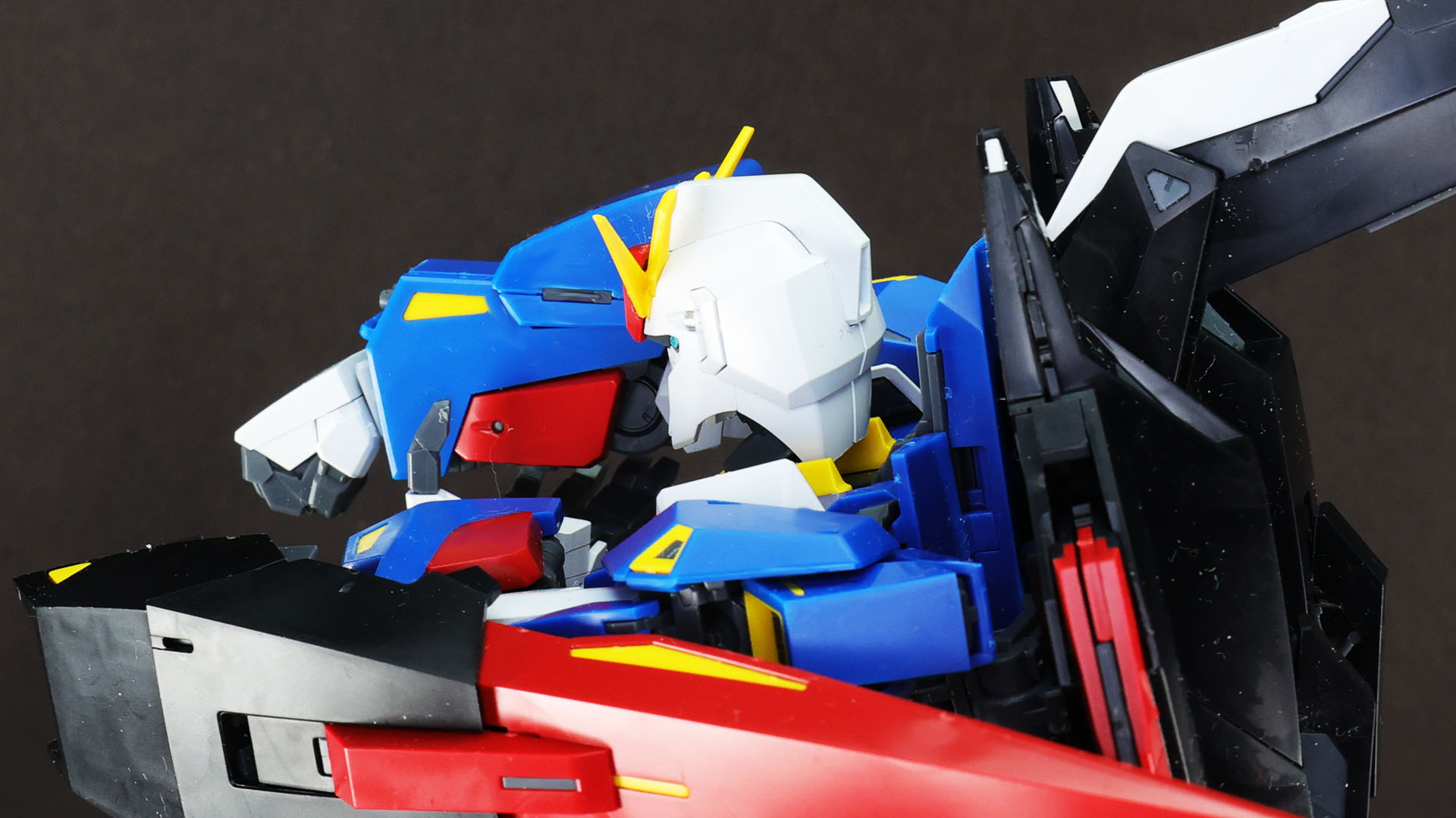 長尺のビーム・ライフルを持たせても関節が下がることはありません