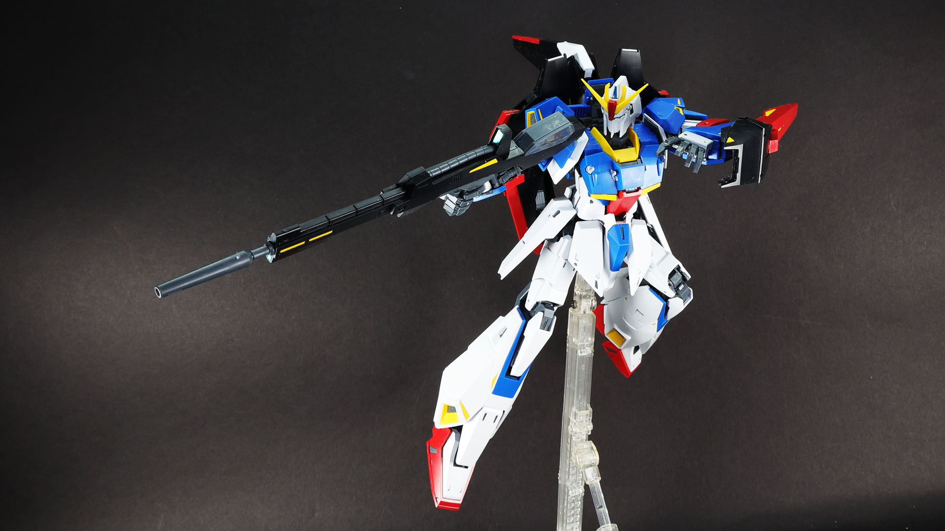 長尺のビーム・ライフルを持たせても関節が下がることはありません