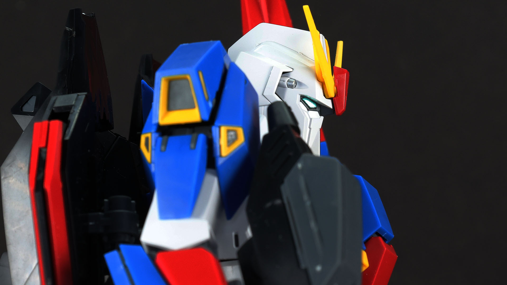 肩部バーニアも黄色い枠のパーツで設定どおりに