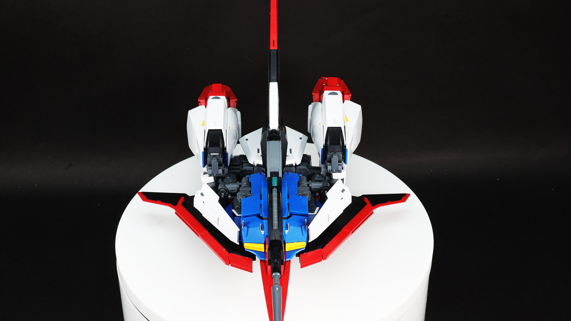 かなりワイドに見えるウェイブ・ライダー形態