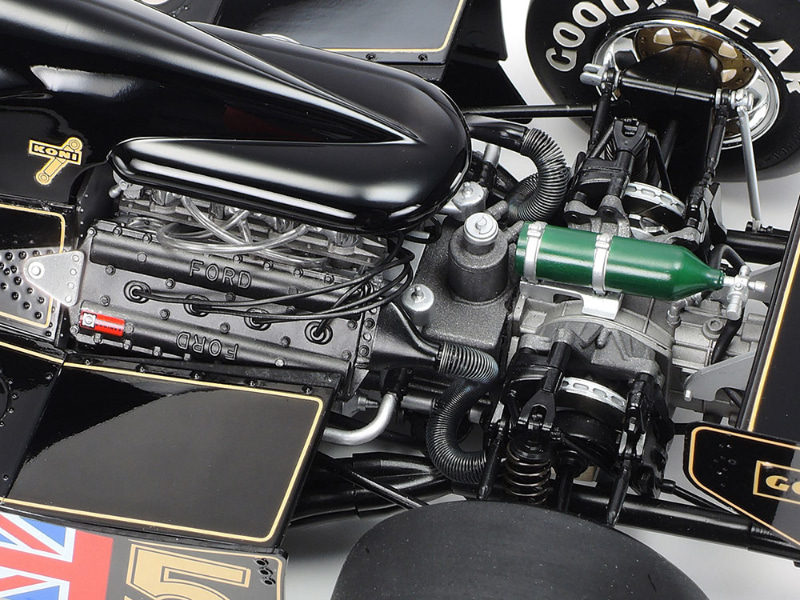 当時のF1マシンのスタンダードだった名器DFVエンジン