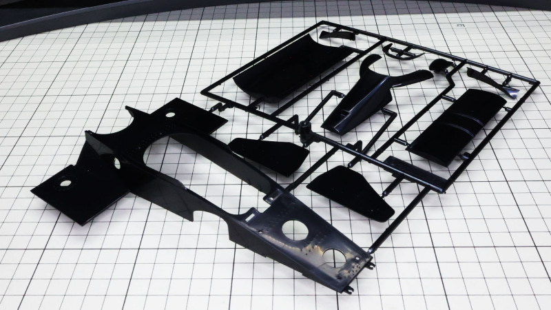 カウルは金型から徹底的に磨かれているのでそのままでもつやつやです