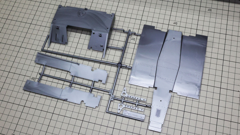 巨大なシャシーもなるべく一体成型