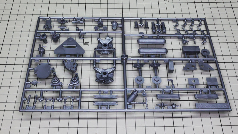 内部のメカ関係のパーツがならびます