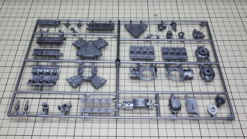 V型8気筒であることが理解できるエンジンパーツ