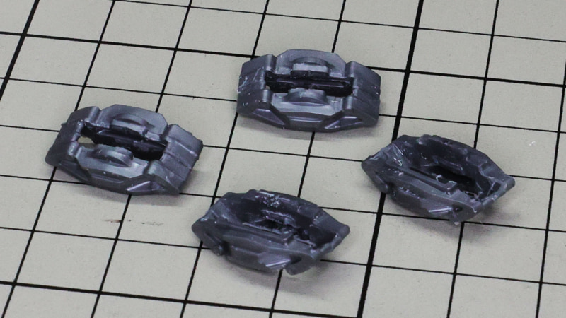 貼り合わせて4つですが、これでフロントのみ！つまりフロント片側でキャリパー2つ必要です