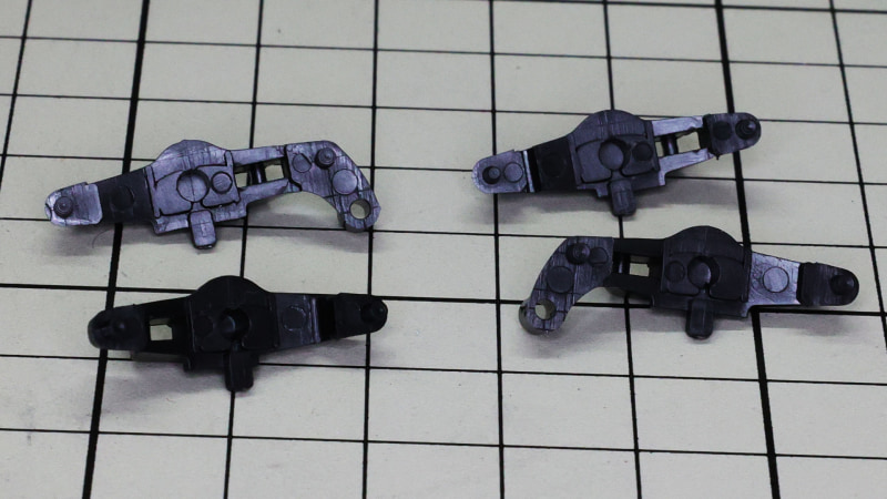 リヤ用ブレーキキャリパーがとても巨大です※写真は片側のみ、リヤも片側2つのキャリパーで構成されます