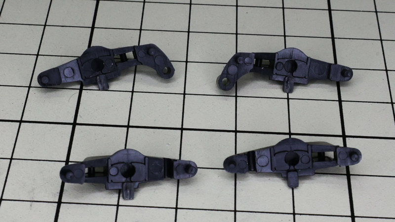 これらもエッチングパーツ分の厚みを稼ぐためにパッド部分（中央付近にある突起）を半分ほど削ります