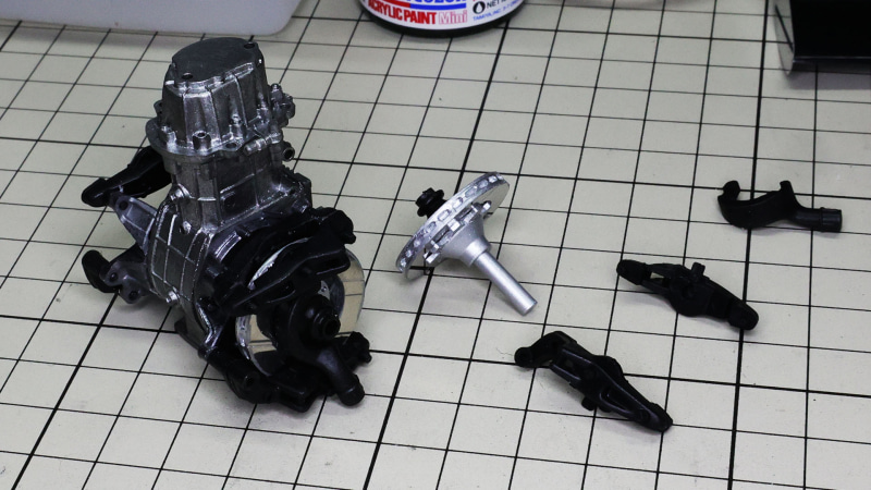 リヤアクスルはギアボックス直結！すさまじいパワーがロスなく得られそうです