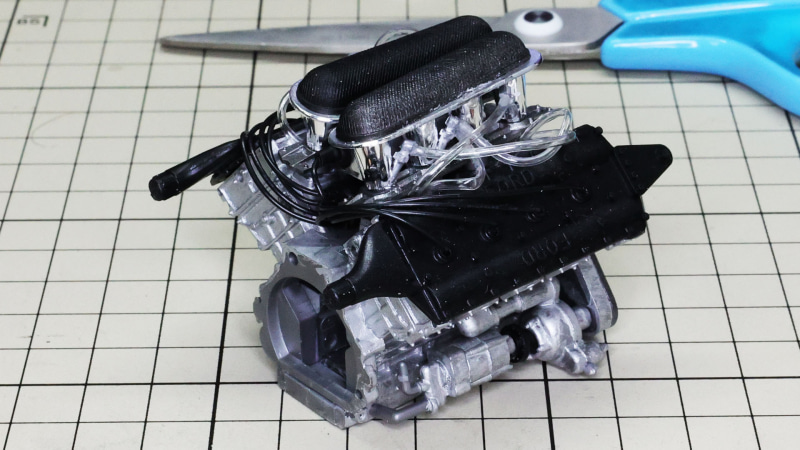 組立説明書をよく見て無理のないようになるべくきれいにできると最高です