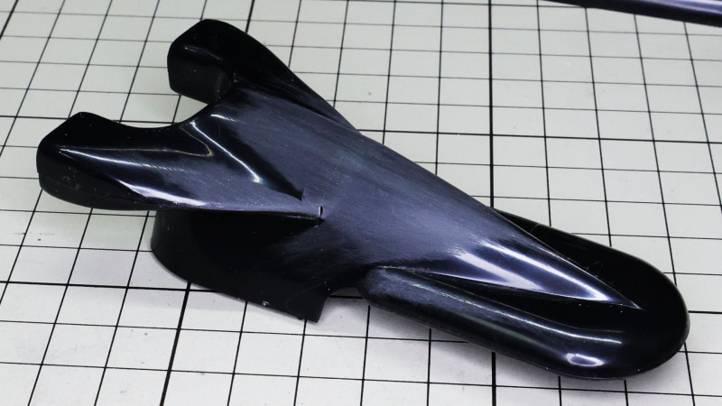 ここの貼り合わせでできる合わせ目が目立ちすぎるのでここだけペーパーかけて慣らしました