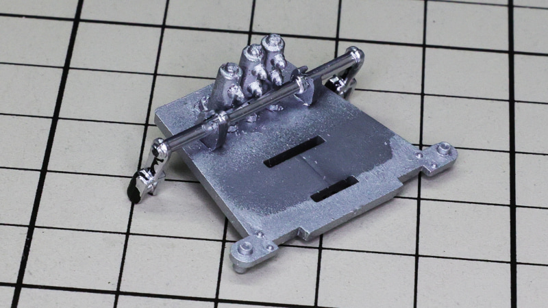 ドライバーの足元付近にあるバルクヘッドの一部