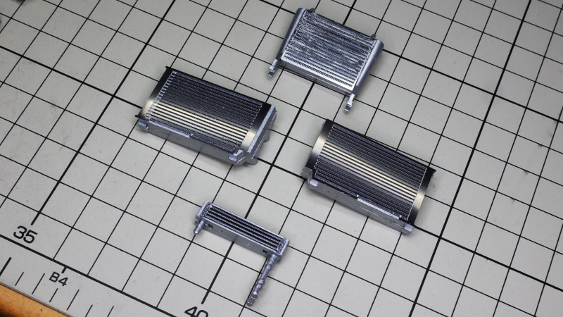 金属ならではのシャープさがカッコイイですね