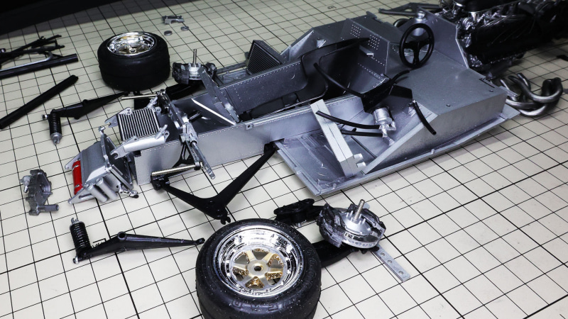 この状態でも色々な角度で眺めるて、組み上がった姿を想像するとワクワクします