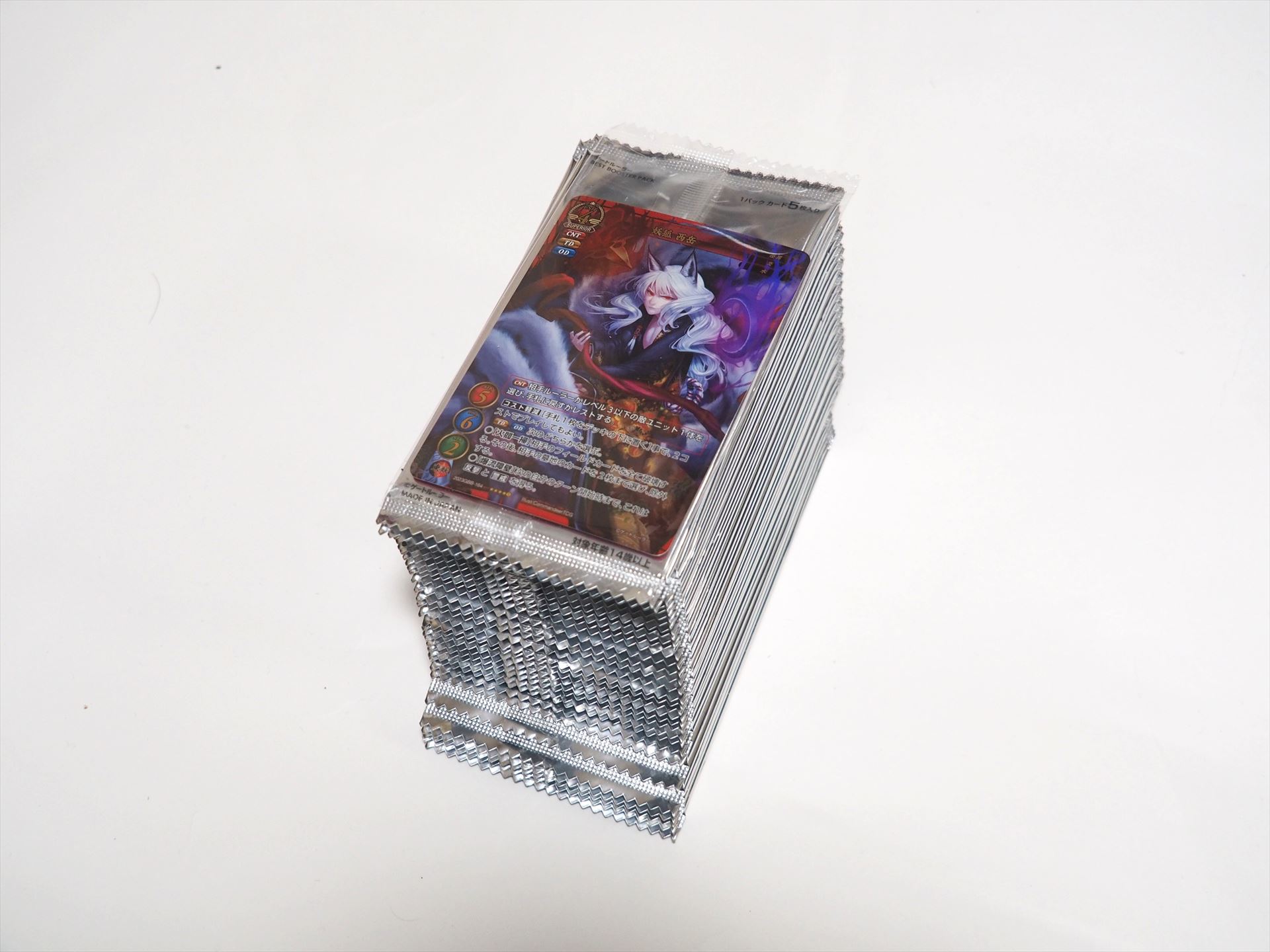 中味を出してみた。一番上がボックス特典プロモカードだ